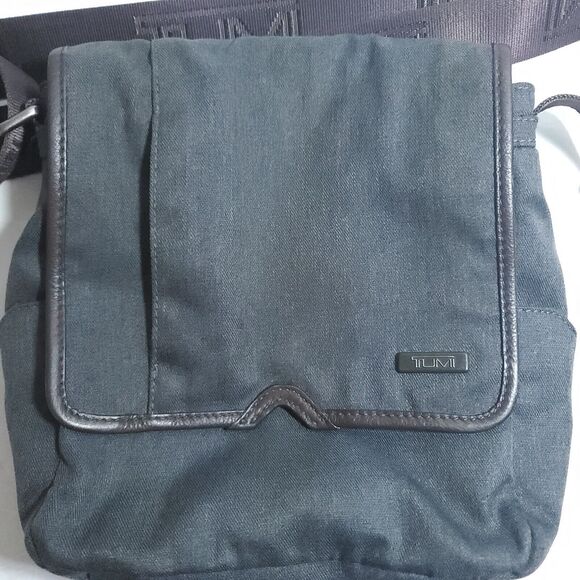 Tumi Mini Messenger / Cross Body Bag Gray Brown Trim EXCELLENT CONDITION! 10x8 - Picture 5 of 16